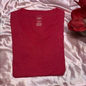 🌹MOSSIMO Supply Co. New Without Tag Boyfriend Tee in Rich Reddish Pink
